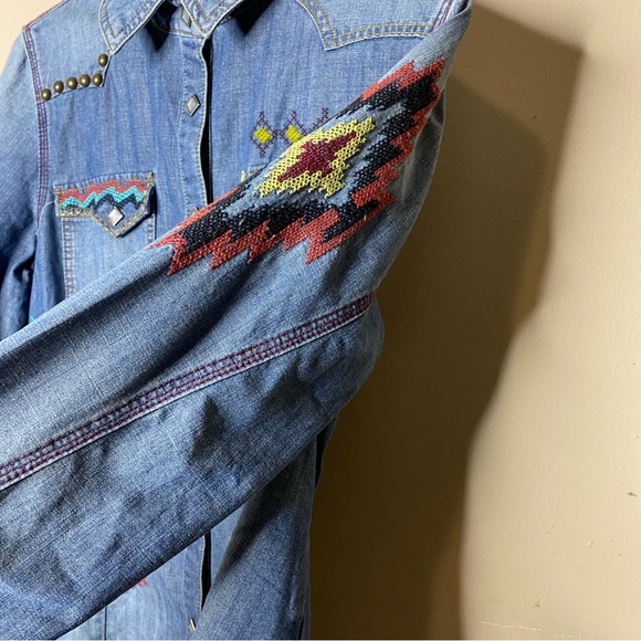 Double D Ranch denim snap button top - Picture 5 of 12